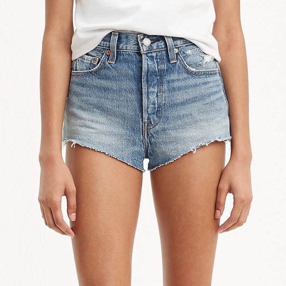 Levi’s Micro Jean Shorts High Waisted Medium Wash
501’s High Rise Short - Picture 3 of 6
